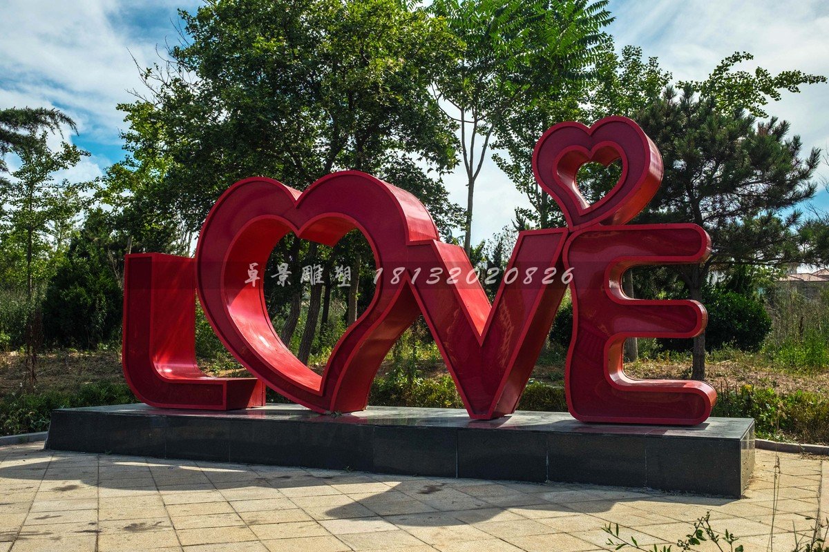 不銹鋼love拼音雕塑,不銹鋼字雕塑