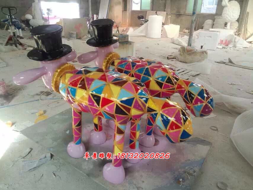 玻璃鋼彩色卡通小羊雕塑,彩繪小羊雕塑