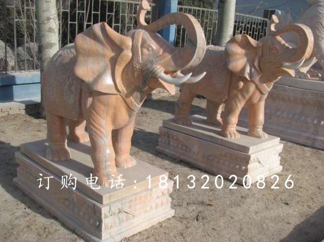 象鼻向上大象石雕,晚霞紅大象雕塑
