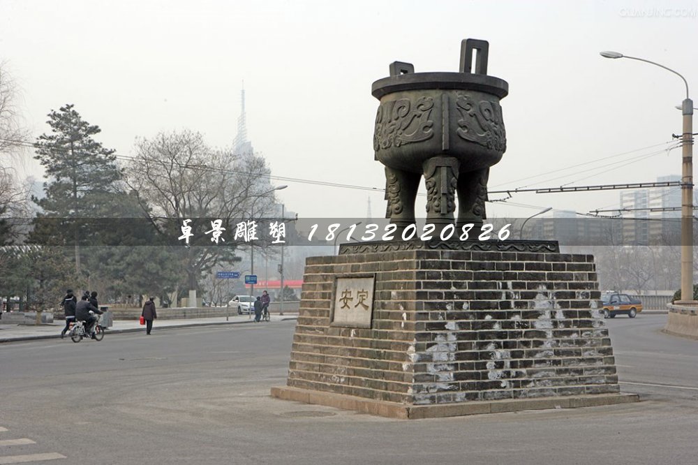 安定銅雕,廣場三足銅鼎雕塑