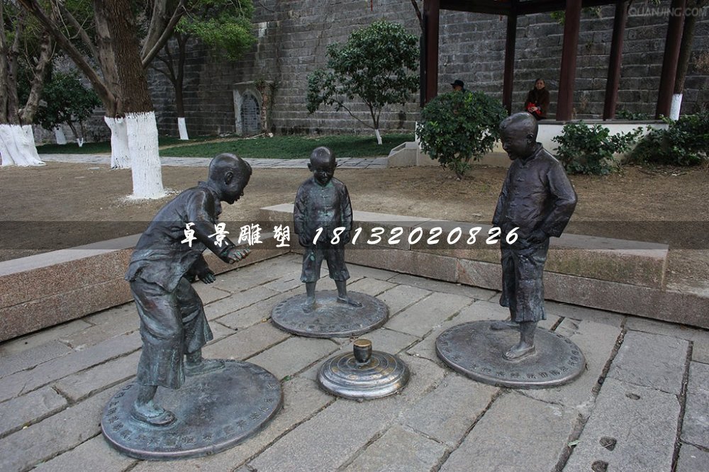 小孩玩陀螺銅雕,公園小品銅雕