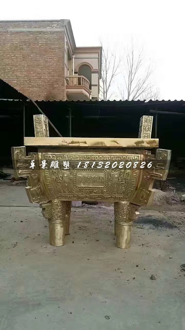 聚財寶鼎銅雕,廣場四足鼎