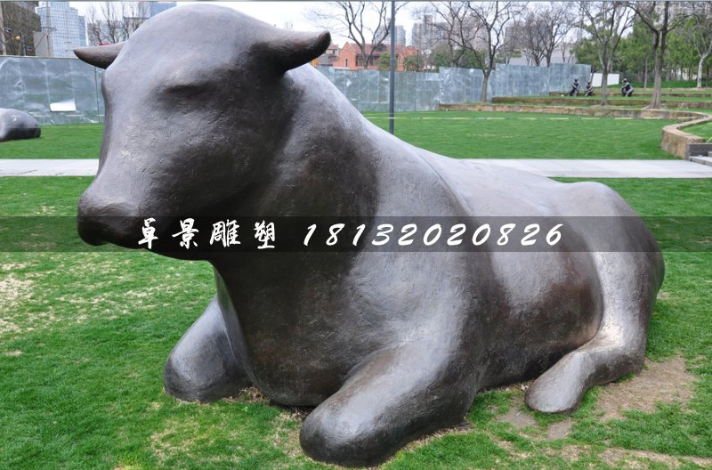 臥著的牛銅雕,公園抽象動物雕塑