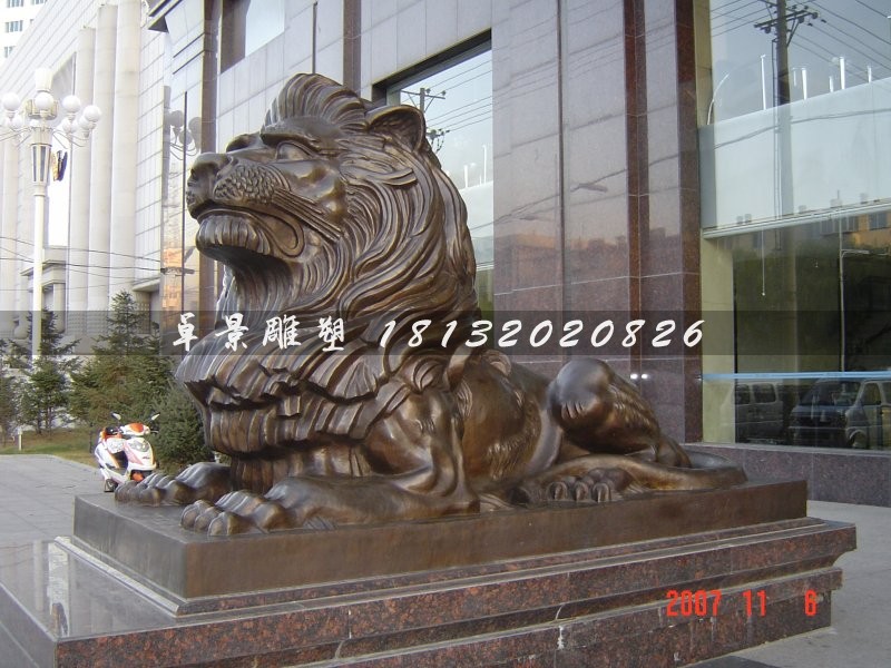 企業門口獅子雕塑,趴著的獅子銅雕