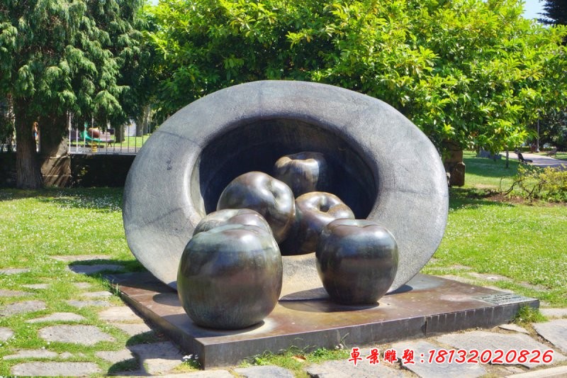 帽子里的蘋果銅雕,公園創意銅雕