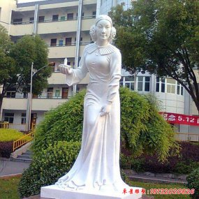 醫院女雕像